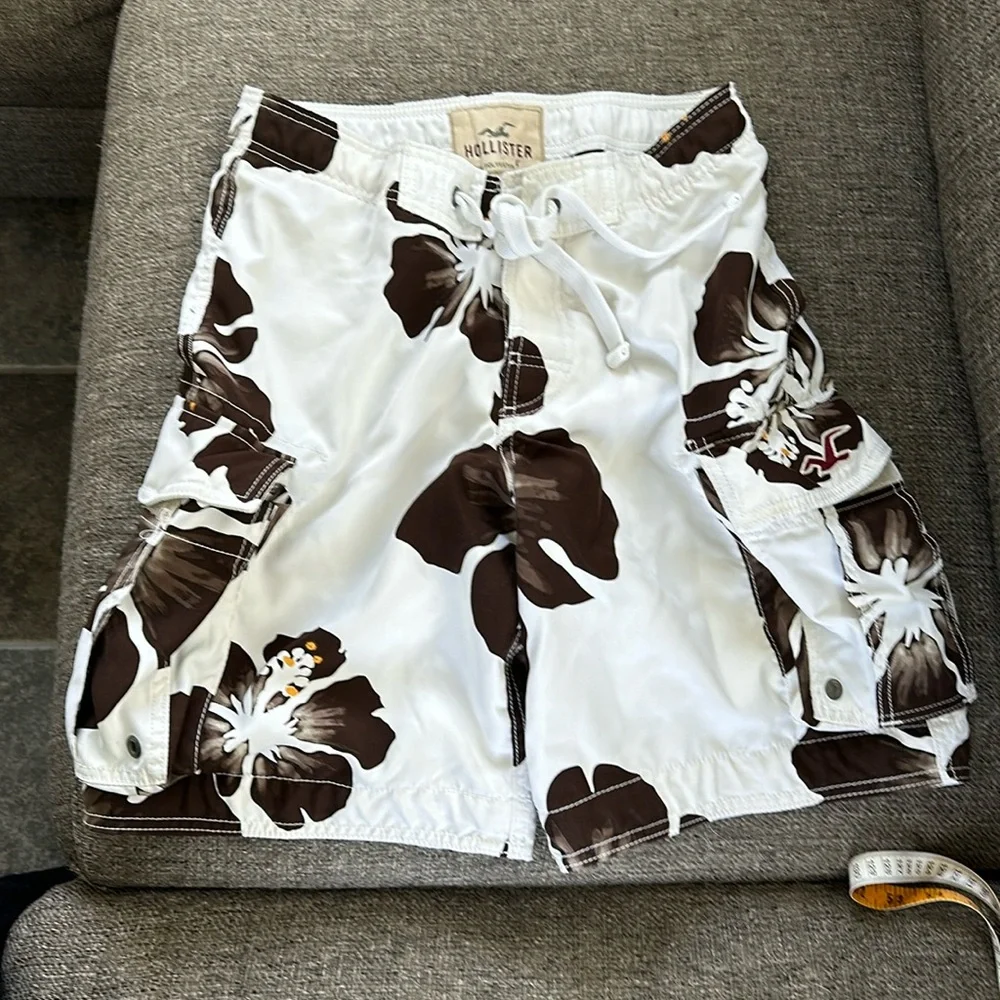 Hollister Men’s Cream Brown Hawaiian Flowers Swim Trunks 28 waist